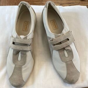 MUNRO AMERICAN KID SUEDE WALKING SHOES.   EASY ON AND OFF.  NEW.